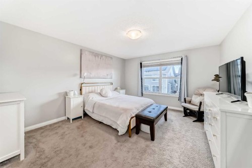 10 Riviera Place, Cochrane, AB - Indoor Photo Showing Bedroom