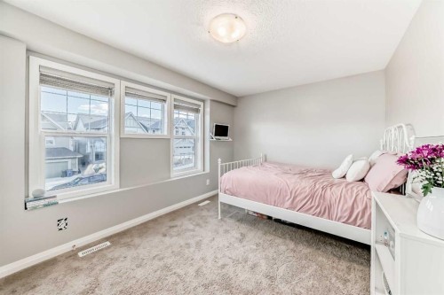 10 Riviera Place, Cochrane, AB - Indoor Photo Showing Bedroom