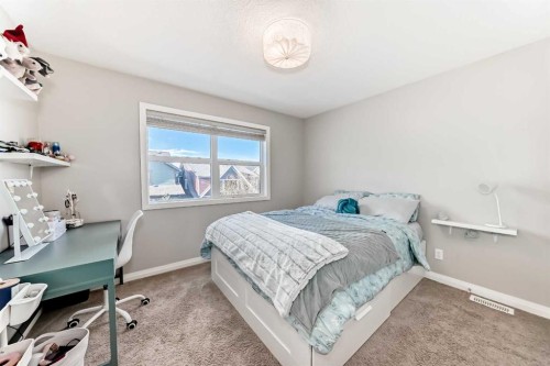 10 Riviera Place, Cochrane, AB - Indoor Photo Showing Bedroom