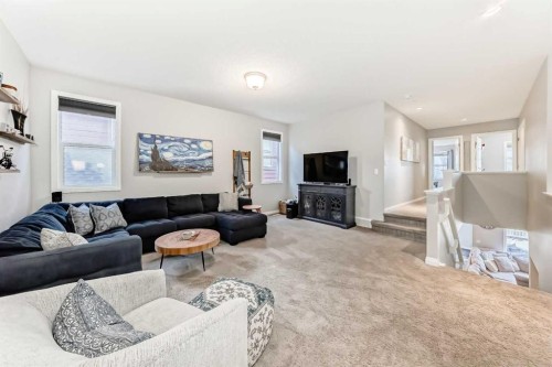 10 Riviera Place, Cochrane, AB - Indoor Photo Showing Living Room
