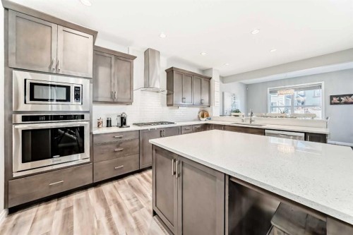 10 Riviera Place, Cochrane, AB - Indoor Photo Showing Kitchen With Upgraded Kitchen