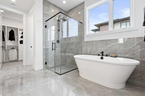 201-130 Marina Cove Se, Calgary, AB - Indoor Photo Showing Bathroom