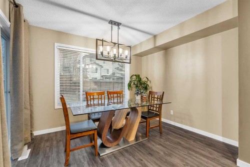 210 Evansmeade Point Nw, Calgary, AB - Indoor Photo Showing Dining Room