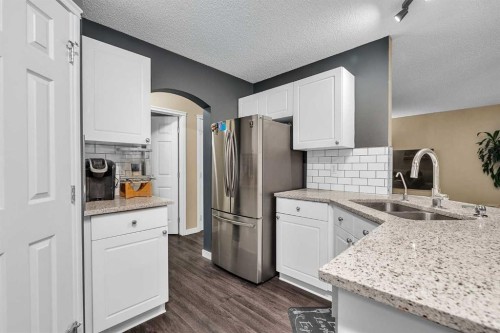210 Evansmeade Point Nw, Calgary, AB - Indoor Photo Showing Kitchen With Double Sink