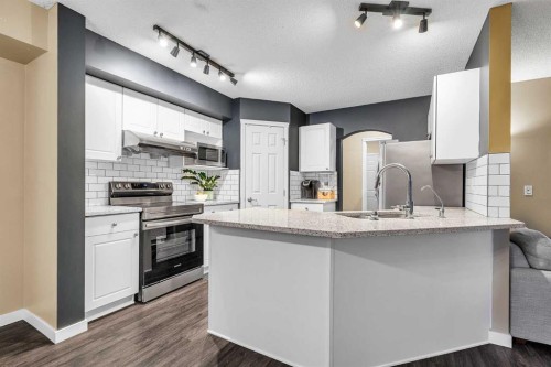 210 Evansmeade Point Nw, Calgary, AB - Indoor Photo Showing Kitchen With Upgraded Kitchen