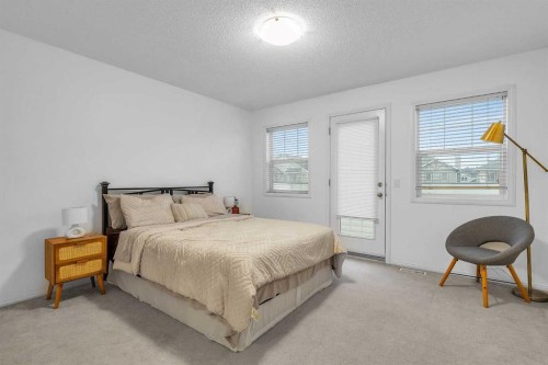 210 Evansmeade Point Nw, Calgary, AB - Indoor Photo Showing Bedroom