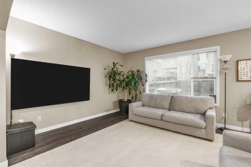 210 Evansmeade Point Nw, Calgary, AB - Indoor Photo Showing Living Room