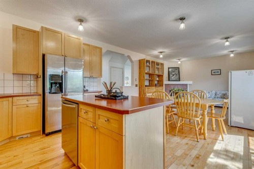214 Springmere Close, Chestermere, AB - Indoor Photo Showing Kitchen