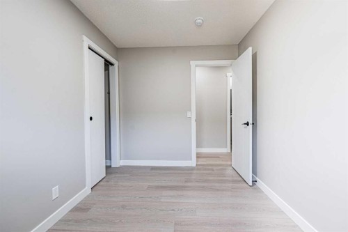 8428 Berkley Road Nw, Calgary, AB - Indoor Photo Showing Other Room