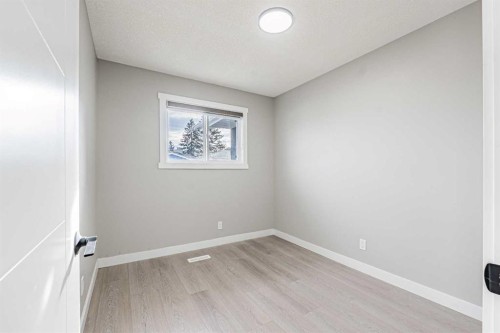 8428 Berkley Road Nw, Calgary, AB - Indoor Photo Showing Other Room