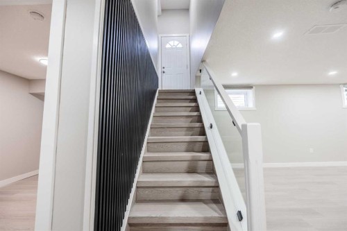 8428 Berkley Road Nw, Calgary, AB - Indoor Photo Showing Other Room