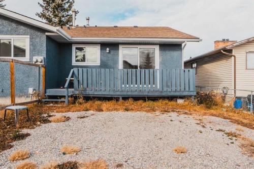 8428 Berkley Road Nw, Calgary, AB - Outdoor