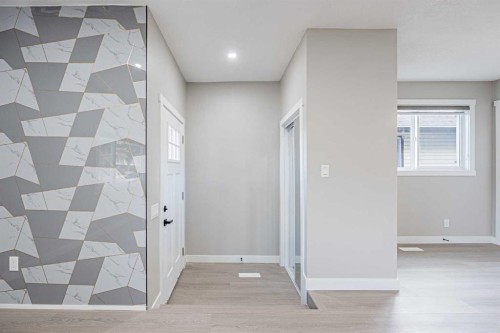 8428 Berkley Road Nw, Calgary, AB - Indoor Photo Showing Other Room