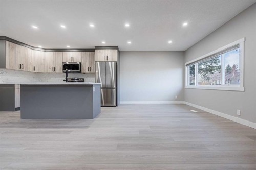 8428 Berkley Road Nw, Calgary, AB - Indoor Photo Showing Kitchen