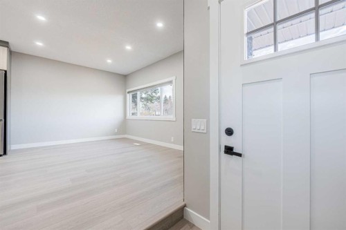 8428 Berkley Road Nw, Calgary, AB - Indoor Photo Showing Other Room