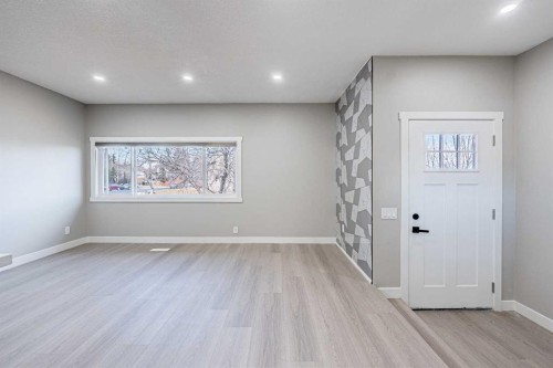 8428 Berkley Road Nw, Calgary, AB - Indoor Photo Showing Other Room