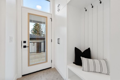 1444 43 Street Sw, Calgary, AB - Indoor Photo Showing Other Room