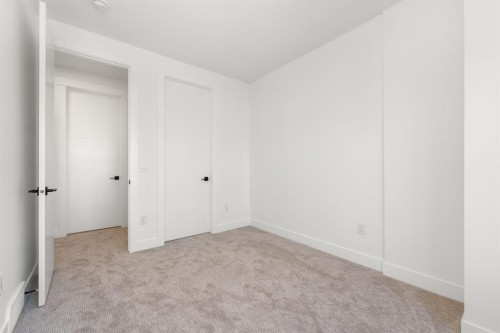 1444 43 Street Sw, Calgary, AB - Indoor Photo Showing Other Room