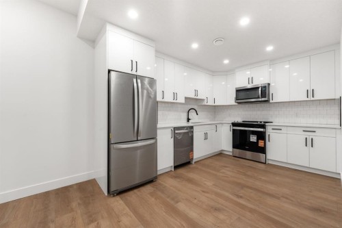 1444 43 Street Sw, Calgary, AB - Indoor Photo Showing Kitchen With Upgraded Kitchen