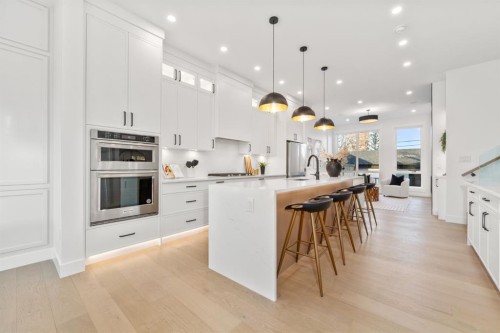 1444 43 Street Sw, Calgary, AB - Indoor Photo Showing Kitchen With Upgraded Kitchen