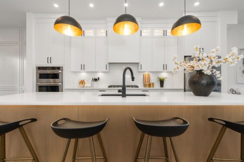 1444 43 Street Sw, Calgary, AB - Indoor Photo Showing Kitchen With Upgraded Kitchen