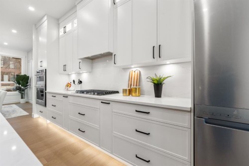 1444 43 Street Sw, Calgary, AB - Indoor Photo Showing Kitchen With Upgraded Kitchen