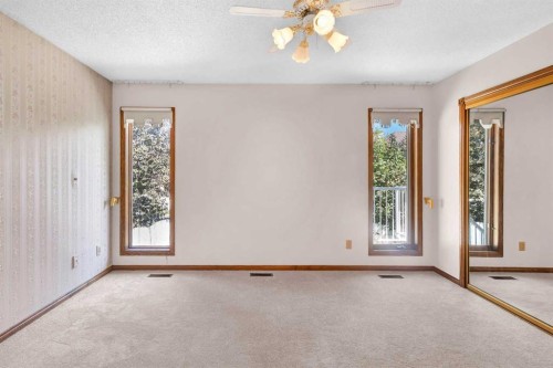 125 Edgebrook Road Nw, Calgary, AB - Indoor Photo Showing Other Room