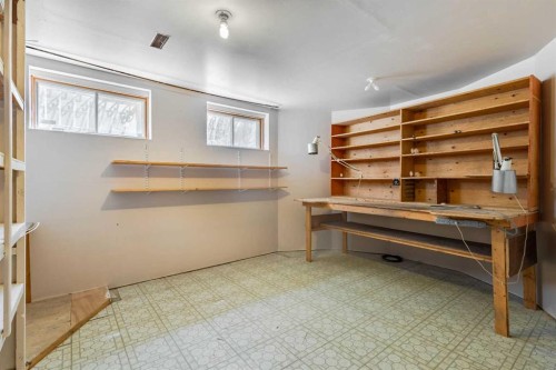 125 Edgebrook Road Nw, Calgary, AB - Indoor Photo Showing Other Room