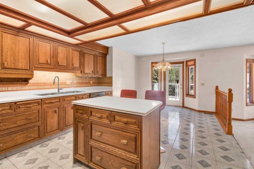 125 Edgebrook Road Nw, Calgary, AB - Indoor Photo Showing Kitchen