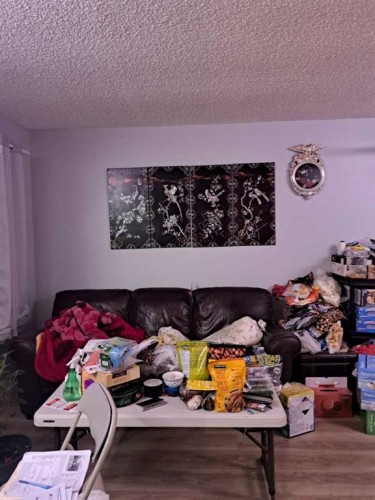 1107 53 Street Se, Calgary, AB - Indoor Photo Showing Bedroom