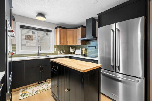 22 Hunters Gate, Okotoks, AB - Indoor Photo Showing Kitchen