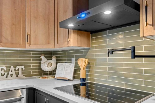 22 Hunters Gate, Okotoks, AB - Indoor Photo Showing Kitchen