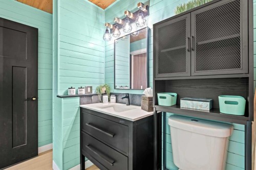 22 Hunters Gate, Okotoks, AB -  Photo Showing Bathroom