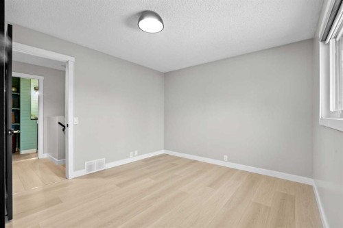 22 Hunters Gate, Okotoks, AB - Indoor Photo Showing Other Room