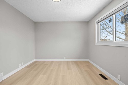 22 Hunters Gate, Okotoks, AB - Indoor Photo Showing Other Room