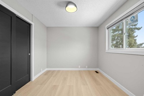 22 Hunters Gate, Okotoks, AB - Indoor Photo Showing Other Room