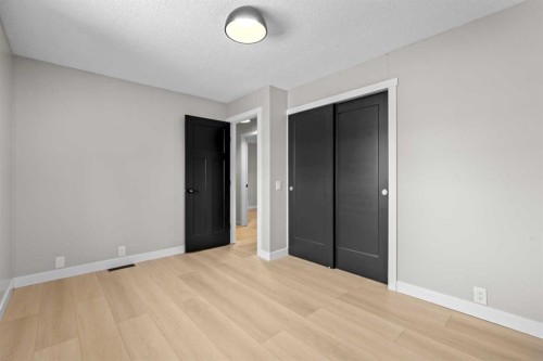 22 Hunters Gate, Okotoks, AB - Indoor Photo Showing Other Room