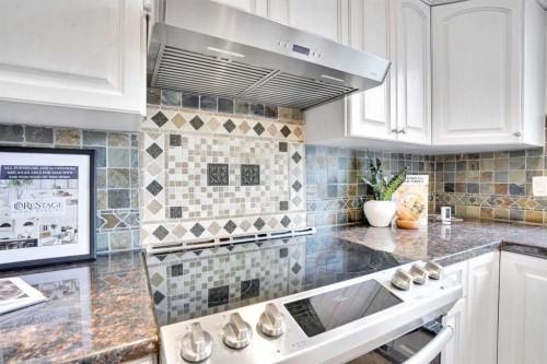 38 Strathridge Crescent Sw, Calgary, AB - Indoor Photo Showing Kitchen