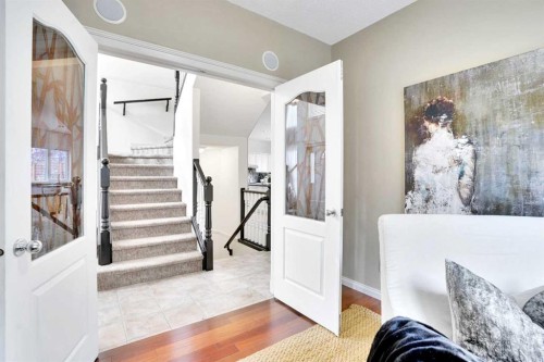 38 Strathridge Crescent Sw, Calgary, AB - Indoor Photo Showing Other Room