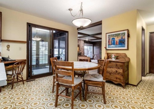 268 Pump Hill Gardens Sw, Calgary, AB - Indoor Photo Showing Dining Room