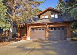 268 Pump Hill Gardens SW Calgary, AB T2V 4M6