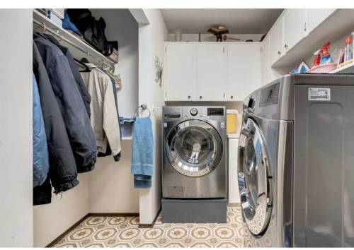268 Pump Hill Gardens Sw, Calgary, AB - Indoor Photo Showing Laundry Room