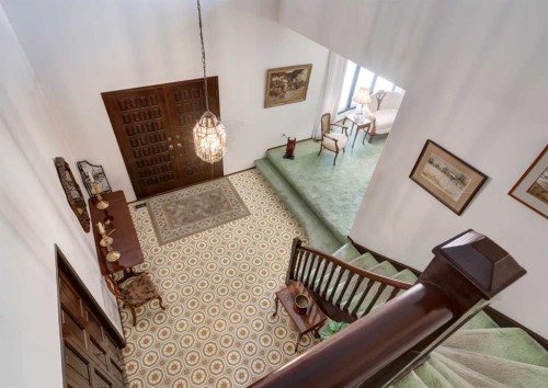 268 Pump Hill Gardens Sw, Calgary, AB - Indoor Photo Showing Other Room