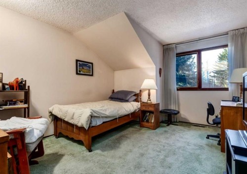 268 Pump Hill Gardens Sw, Calgary, AB - Indoor Photo Showing Bedroom