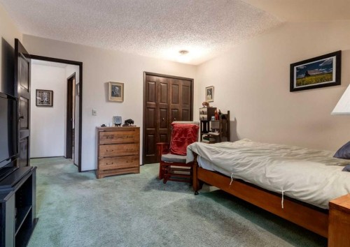 268 Pump Hill Gardens Sw, Calgary, AB - Indoor Photo Showing Bedroom