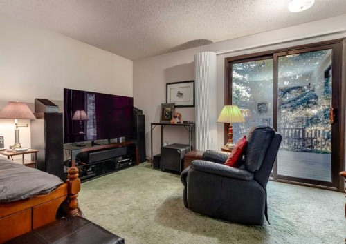 268 Pump Hill Gardens Sw, Calgary, AB - Indoor Photo Showing Living Room