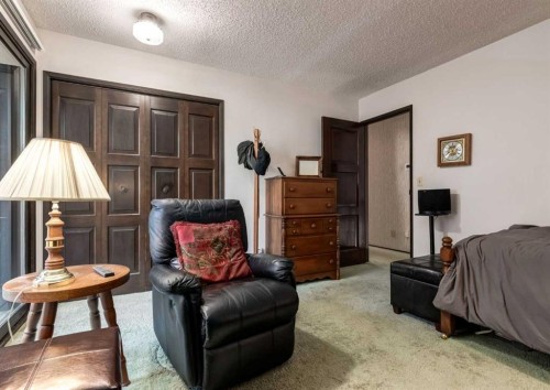 268 Pump Hill Gardens Sw, Calgary, AB - Indoor Photo Showing Bedroom