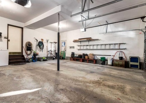 268 Pump Hill Gardens Sw, Calgary, AB - Indoor Photo Showing Garage