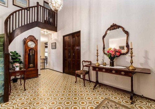 268 Pump Hill Gardens Sw, Calgary, AB - Indoor Photo Showing Other Room