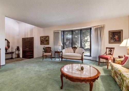 268 Pump Hill Gardens Sw, Calgary, AB - Indoor Photo Showing Living Room
